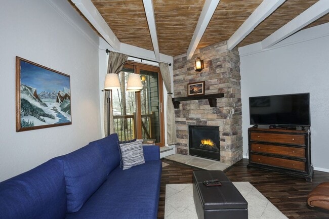 Building Photo - 2 bed, 1 bath available for 1-year in Silverthorne!