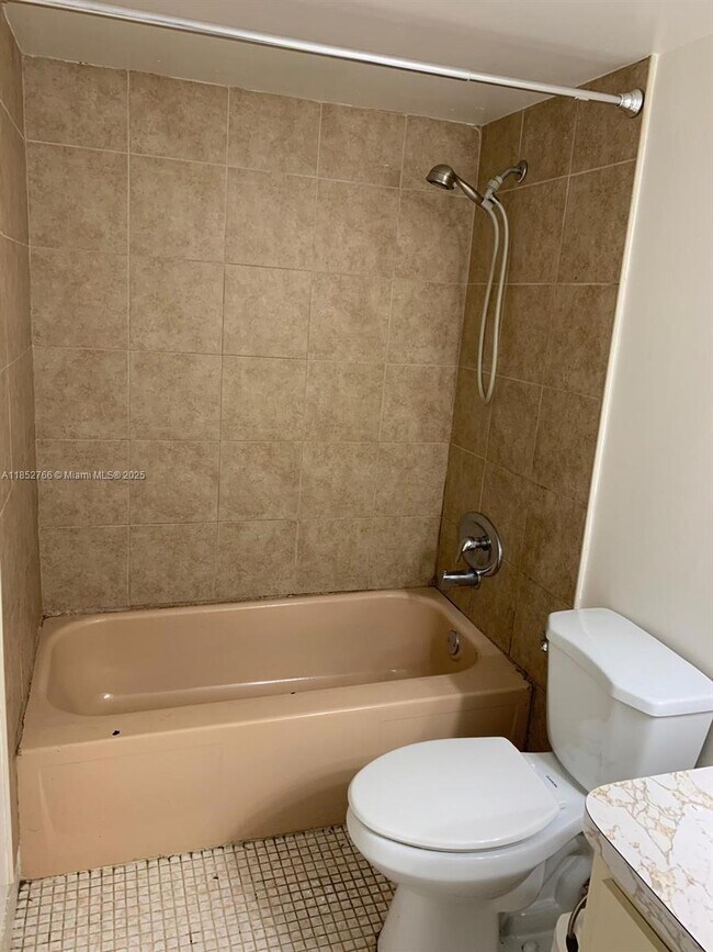 Building Photo - 1351 NE Miami Gardens Dr