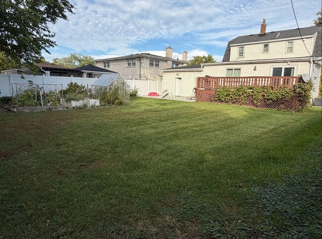 Building Photo - 5540 Fairview Ave