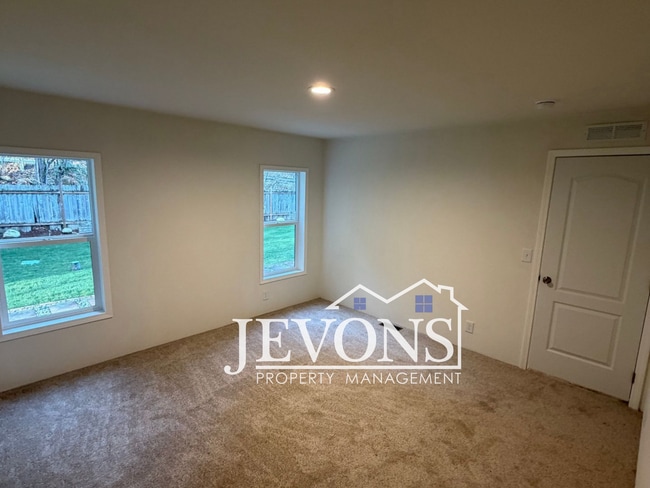 Building Photo - $250 off the first month's rent! Charming Maple Valley Home on a Quiet Residential Street