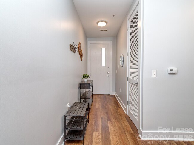 Building Photo - 1101 W 1st St