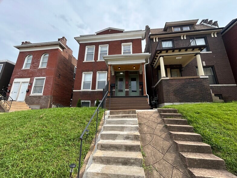 Building Photo - 3667 Blaine Ave