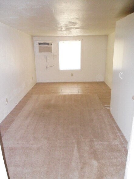Building Photo - 1133 E Elm St