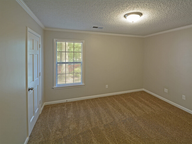 Building Photo - 4 Bed, 3 Bath. In Cordova Near Rockcreek P...