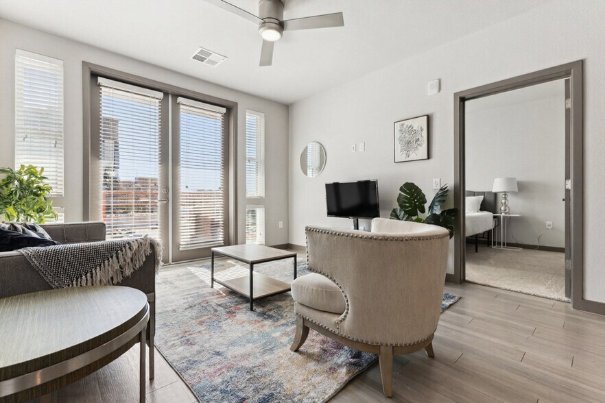 Building Photo - 400 N 2nd Ave