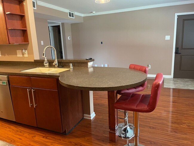 Building Photo - COMING IN AUGUST! Attractive Condo, Lots o...