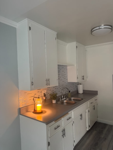 Building Photo - 8757 Owensmouth Ave