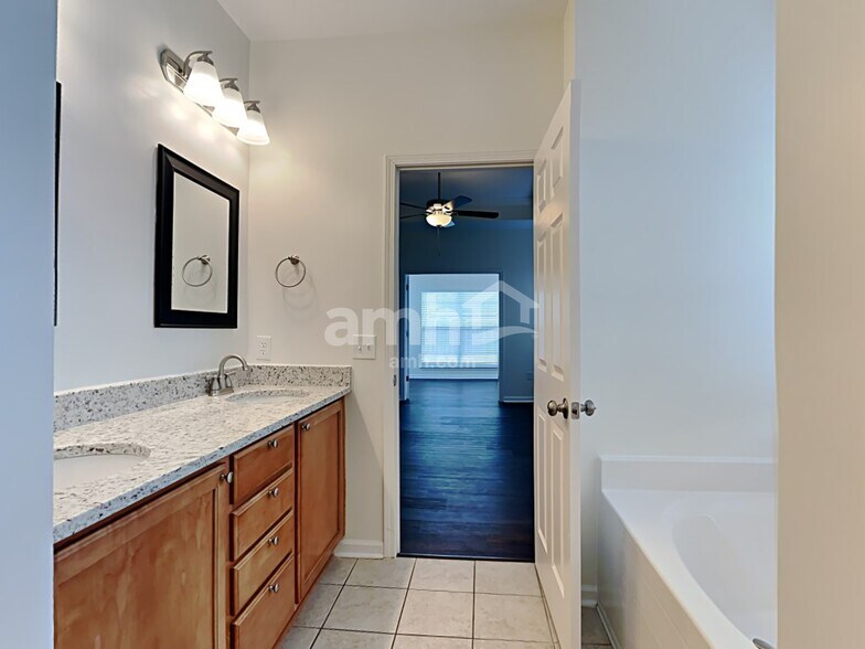 Building Photo - 632 Stonebridge Cir