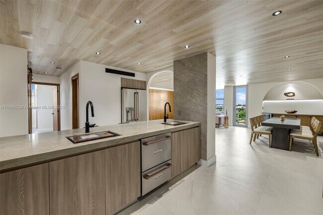 Building Photo - 9511 Collins Ave