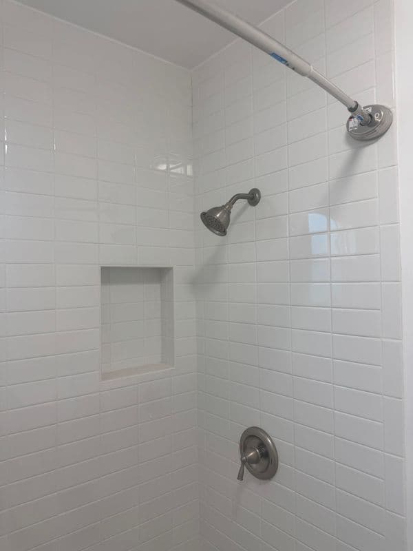 Building Photo - 9924 Rosewood Ave.