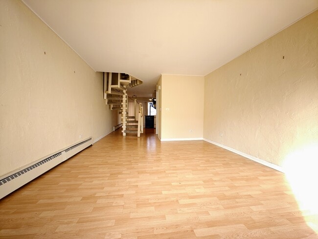 Building Photo - 1296 E Washington St