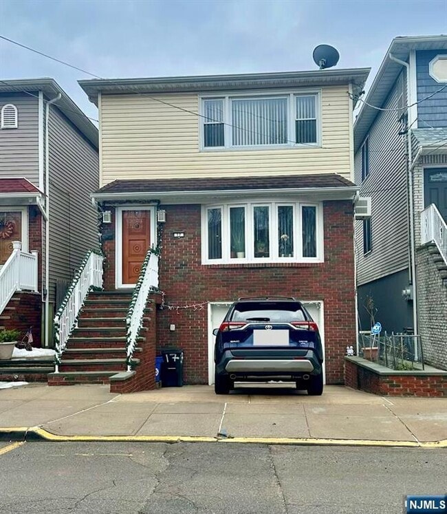 Building Photo - 17 Hamilton St