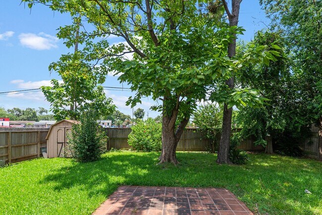 Building Photo - 14910 Grassington Dr