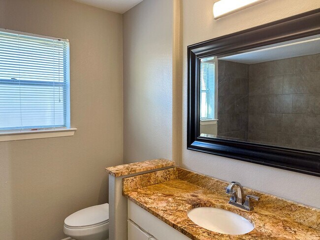 Building Photo - 4 Bedroom / 2 Bath / 2 Car Garage