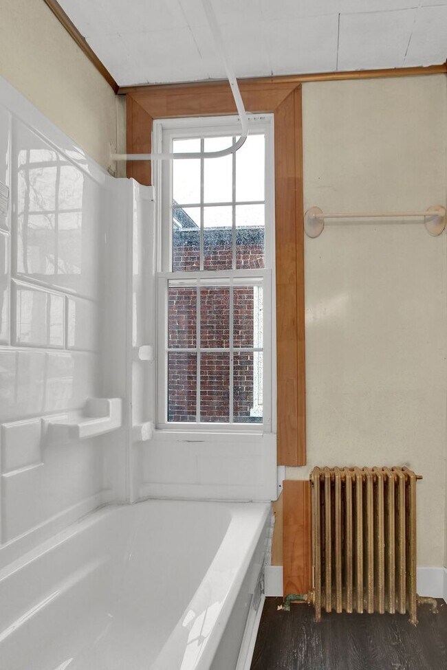 Building Photo - Coming Soon! Spacious 4 Bedroom, 1 Bath Home in North York!