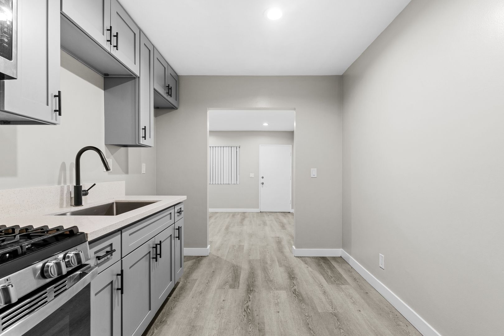 Building Photo - 113 S Lillie Ave