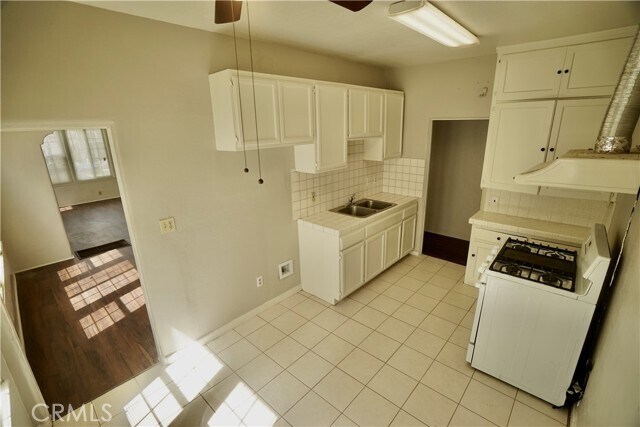 Building Photo - 1336 Elm St