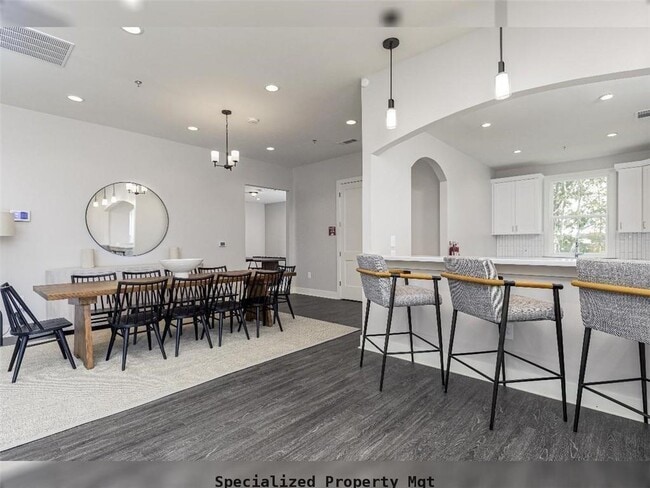 Building Photo - 1000 Claas Wy