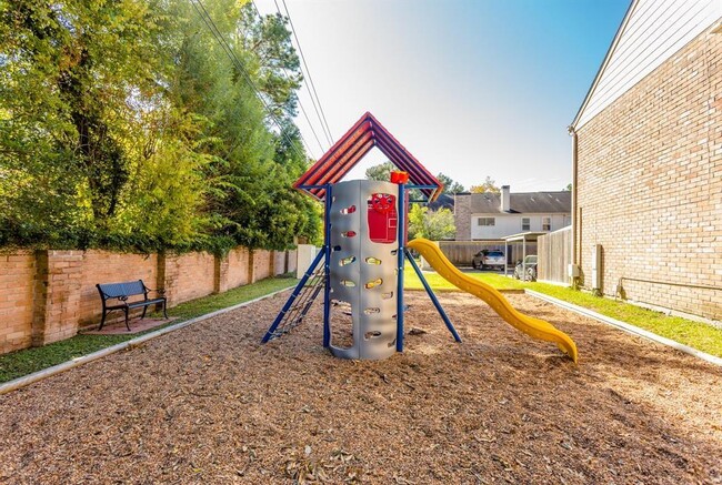 Building Photo - 10318 Briar Forest Dr