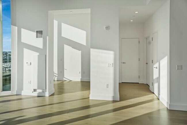 Building Photo - 100 Lovejoy Pl