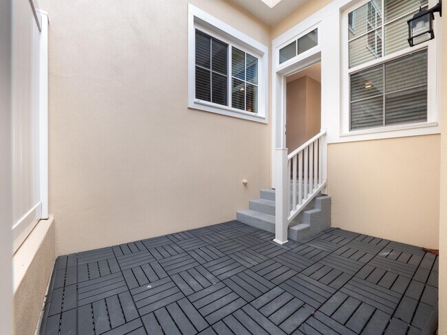 Building Photo - 1442 Resolute St