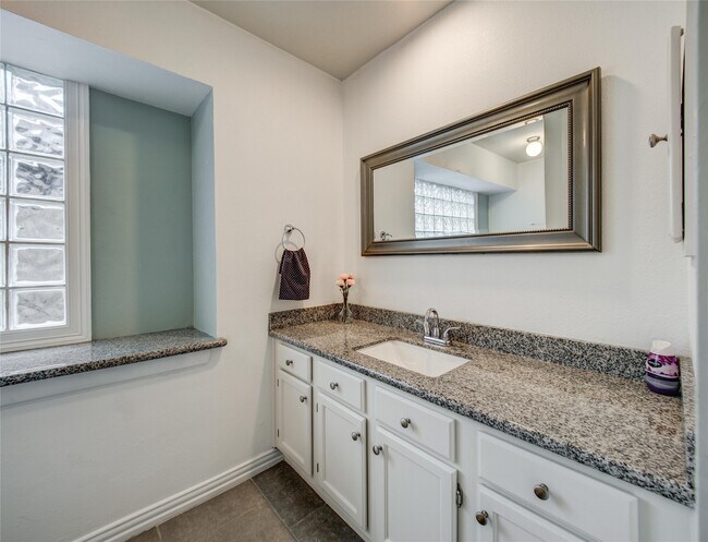 Building Photo - 7114 Buchanan Dr