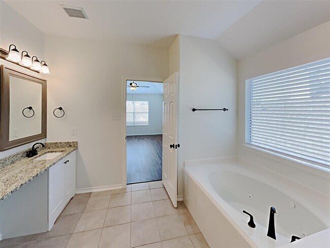 Building Photo - 15334 Sienna Oak Dr