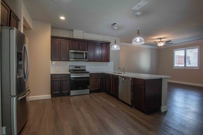 Building Photo - MOVE IN SPECIAL!!! $500 OFF FIRST MONTH'S ...