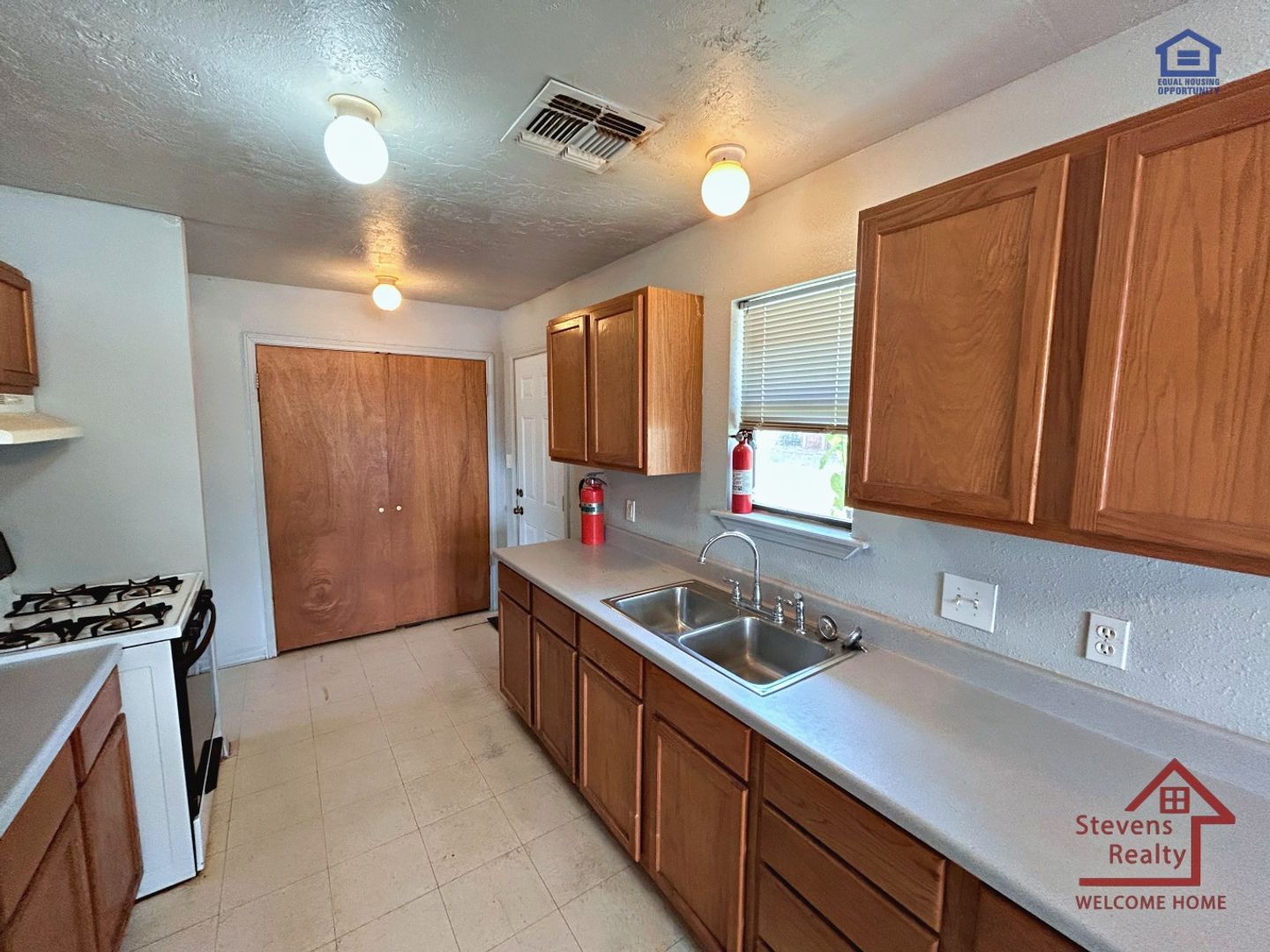 Building Photo - 1302 SW Texas Ave
