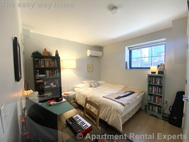 Building Photo - 10 Soden St