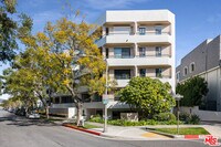 Building Photo - 450 N Maple Dr
