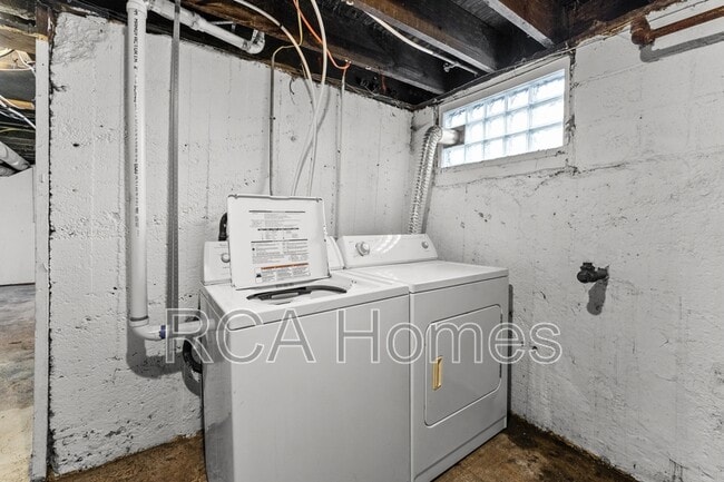 Building Photo - 107 N Kealing Ave