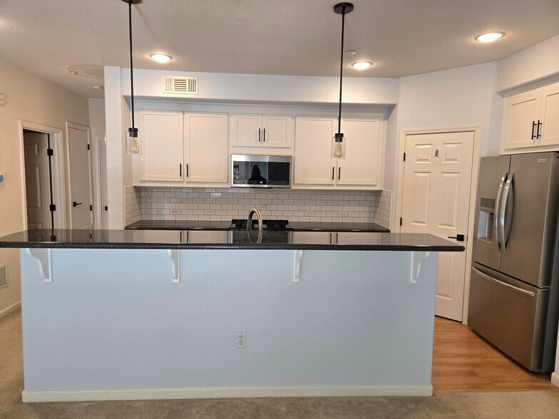 Building Photo - 4353 Fitzwilliam St