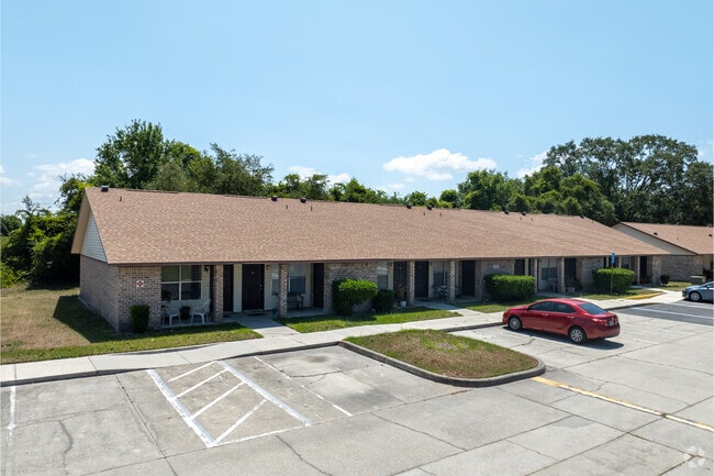 954 Country Cir Kissimmee, FL 34744-4624 - Hobe Sound