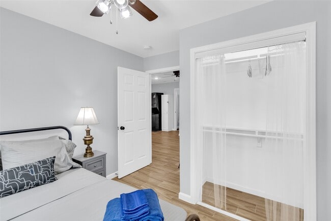 Building Photo - 5815 Schevers St