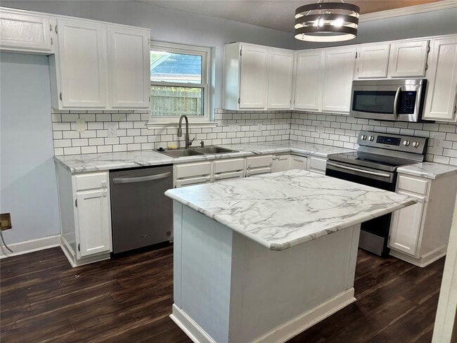 Building Photo - 2930 Bentley Ct