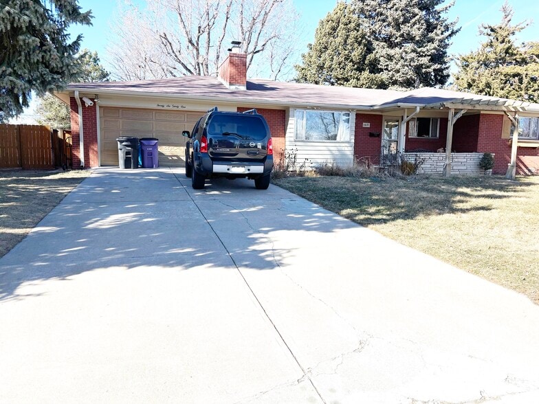 Shared Driveway - 2631 S Zurich Ct