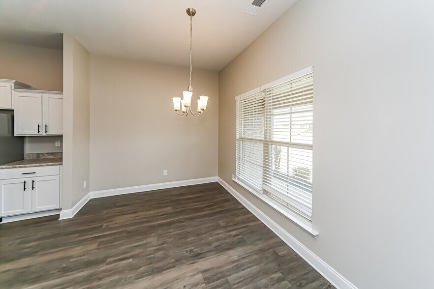 Building Photo - 3441 Sabra Ln