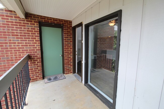 Building Photo - Remodeled Condo with amazing Mountain View...