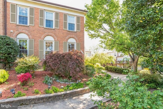 Building Photo - 6156 Wellington Commons Dr