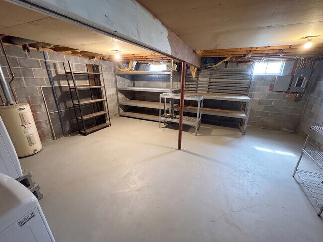 Building Photo - 7221 Hillview Dr