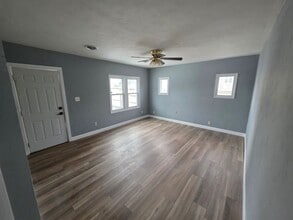 Building Photo - 2 bed, 1 bath in quiet East Alton neighborhood!