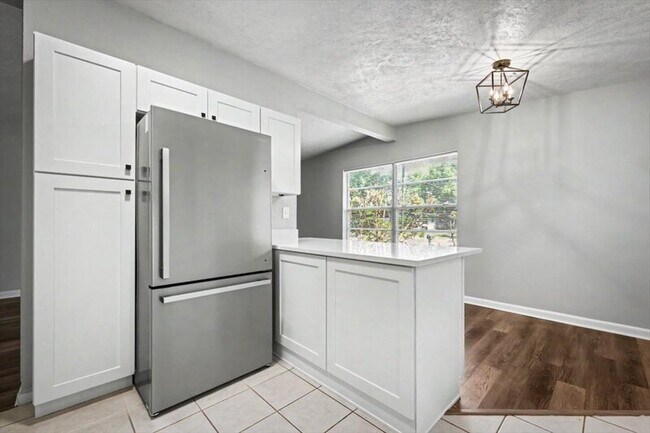 Building Photo - 7010 Arques Rd
