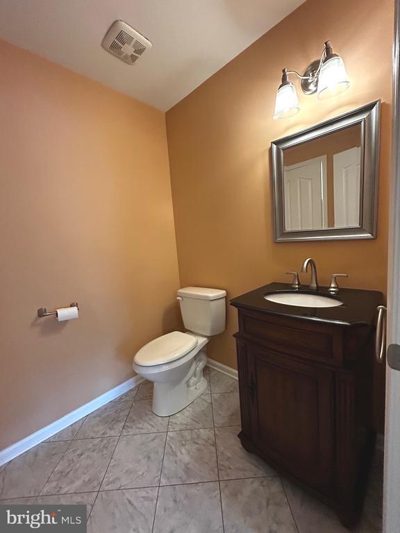 Building Photo - 1410 Stratford Ct