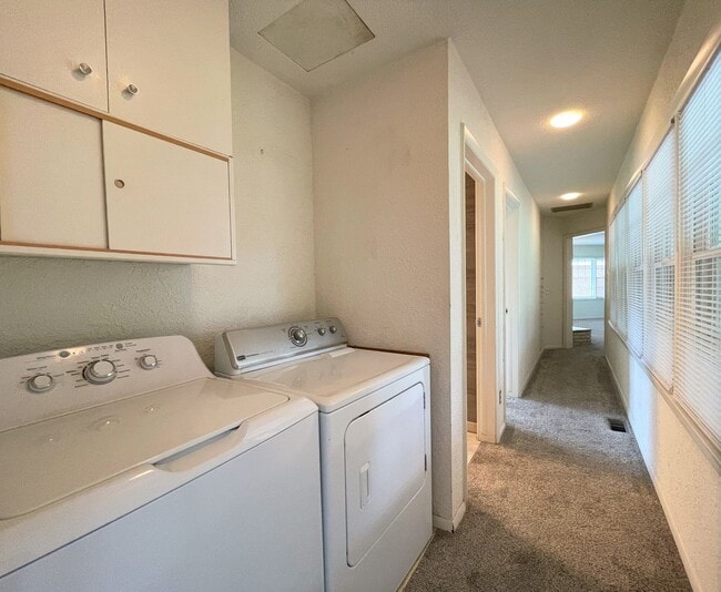 Building Photo - Spacious 2-Bed 1-Bath House