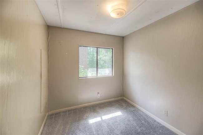 Building Photo - 330 Oak Tree Dr