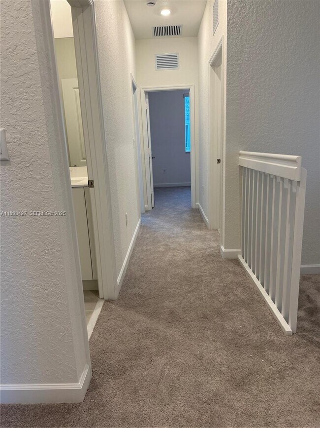 Building Photo - 676 SE 14th St