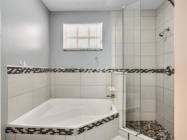 Building Photo - 13400 NW 5th Ct