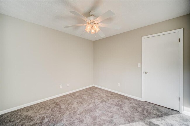 Building Photo - 4060 Oak Ferry Dr NE