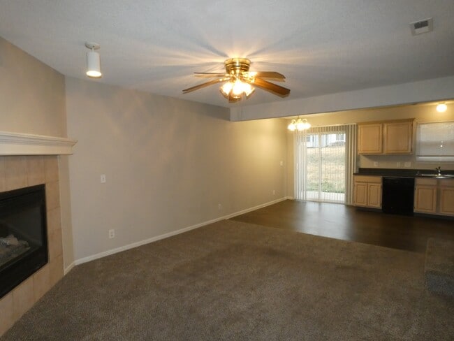 Building Photo - 10615 N Locust Ct